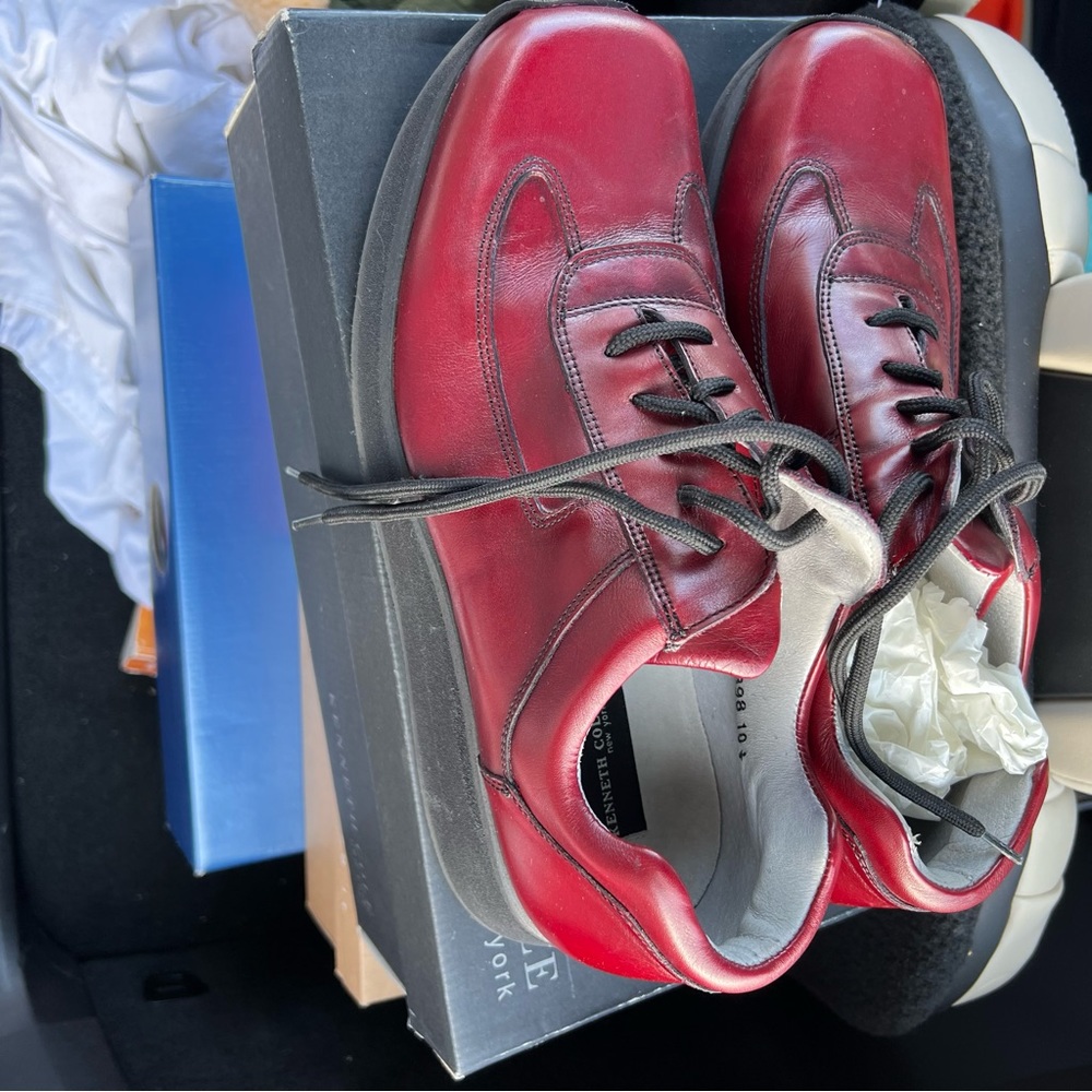 Kenneth Cole Cat Walk II. Leather Red size 10.5. Excellent. Used.great shape.